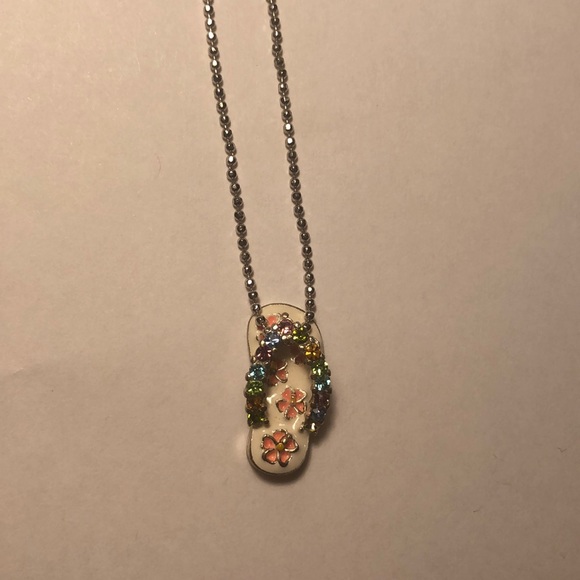 Flip flop charm necklace - Picture 5 of 5